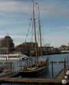 135_Victoria_harbor.JPG (42052 bytes)