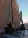 HooverDam_Statues.JPG (38281 bytes)