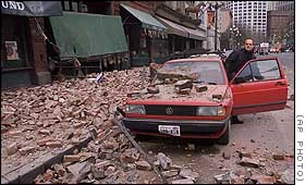 U.S. Northwest weathers 6.8 quake