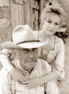 gus_and_lorena.jpg (61425 bytes)